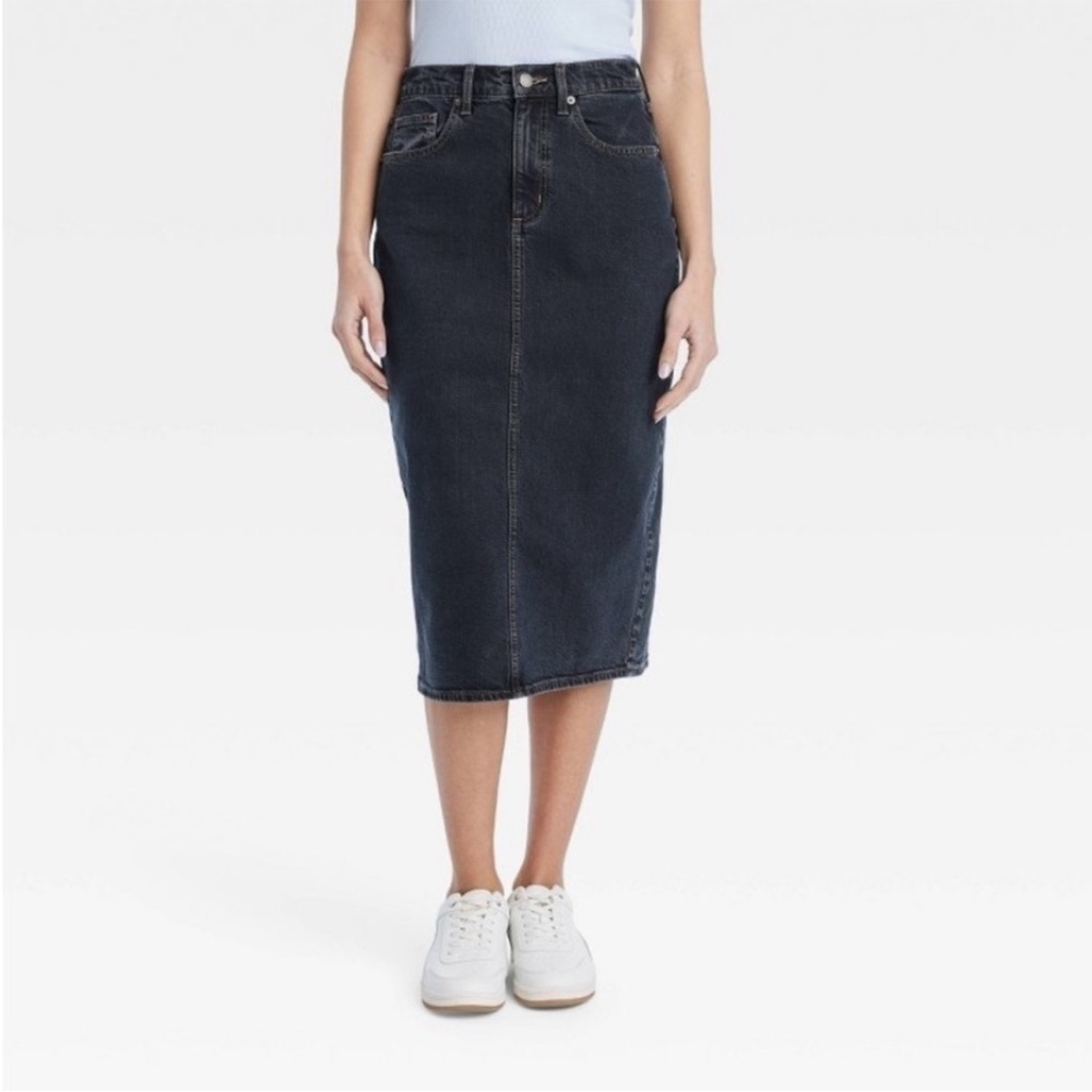 Women's High-Rise Denim
Midi Skirt - Universal
Thread™ Black Wash WORN ONCE